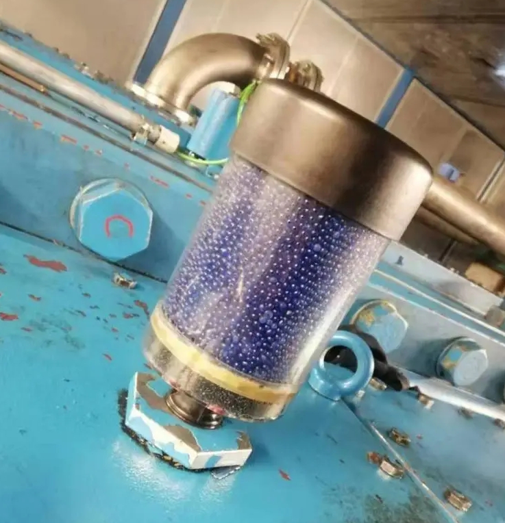 how does a desiccant breather work