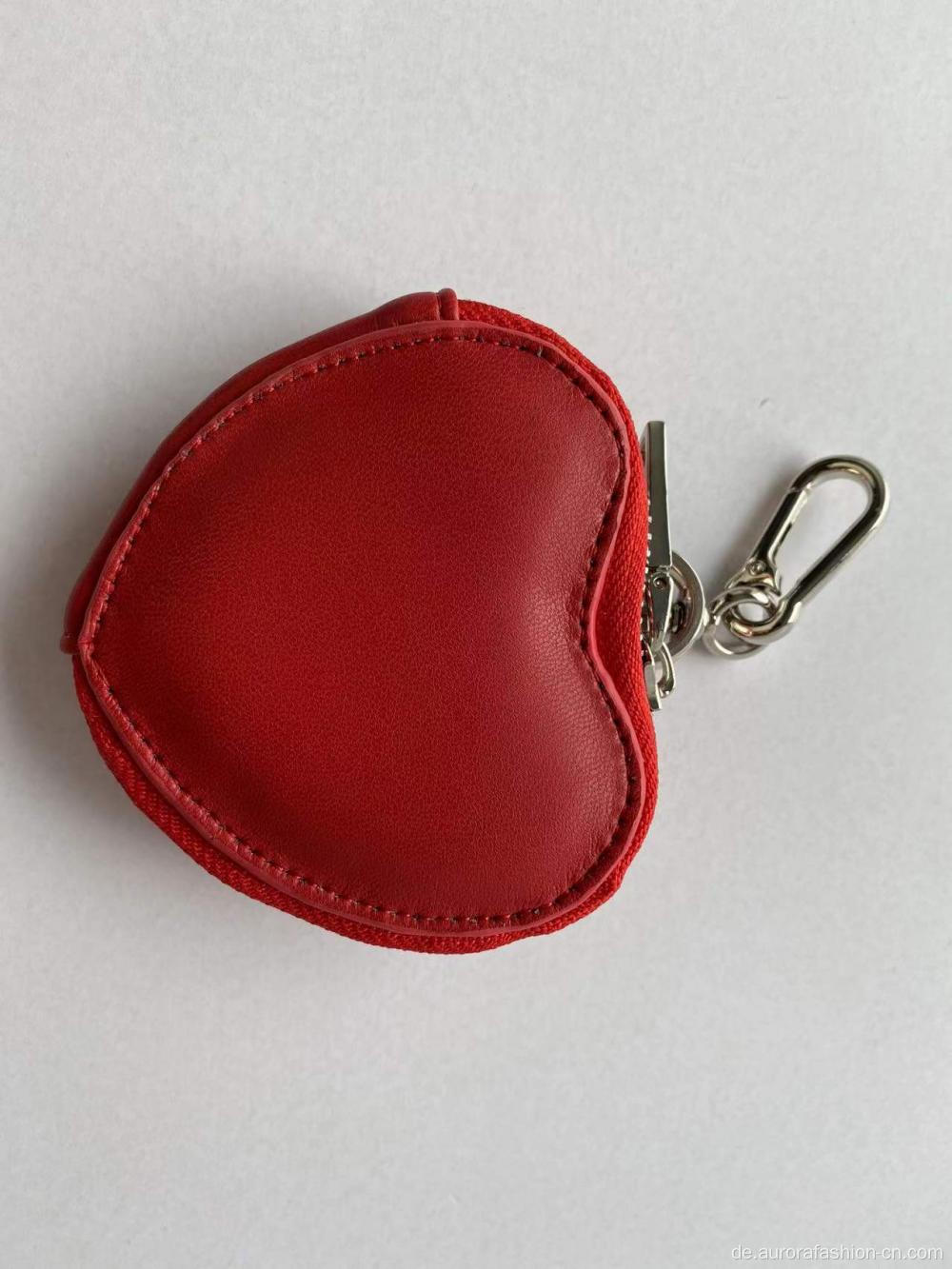 Rote herzförmige Brieftaschen oder Münzhalter