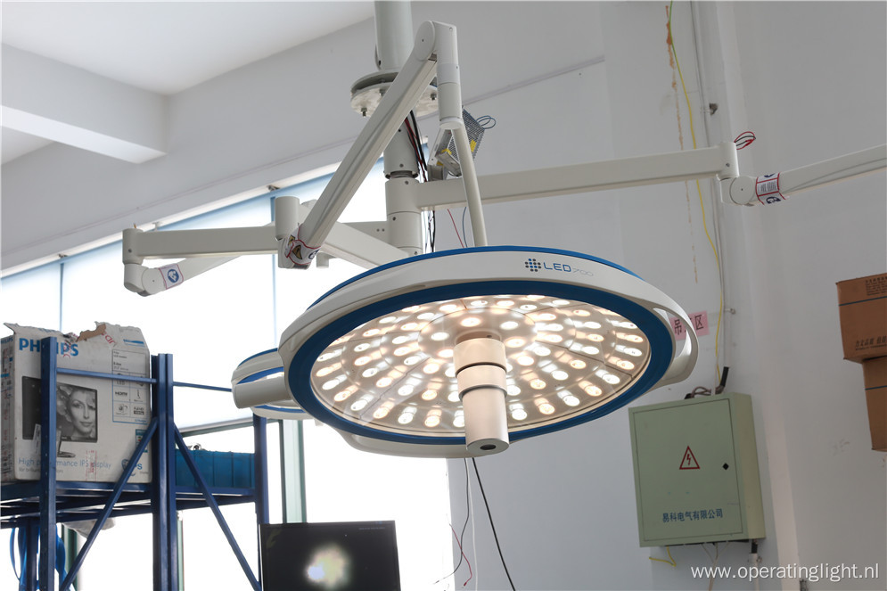 Floor mobile led surgical light with battery