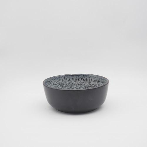 Ensemble de vaisselle en pierre de grès glacé de style noir