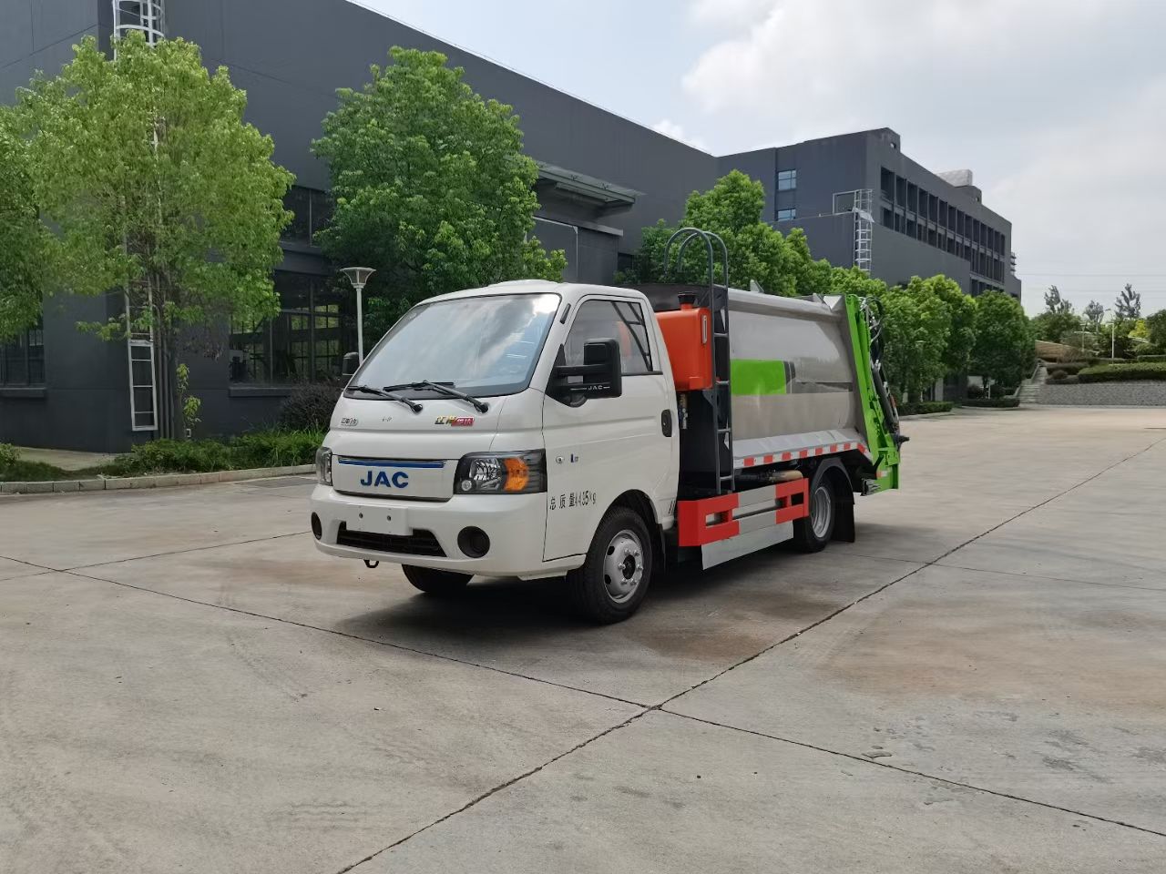 Sale of second-hand garbage compactors