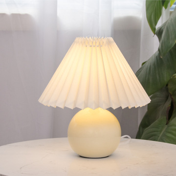 Lampe de bureau LEDER en bois blanc