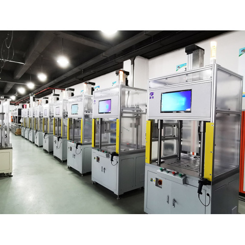 Аўтамабільная вадзяная помпа зборку націскаюць машыну