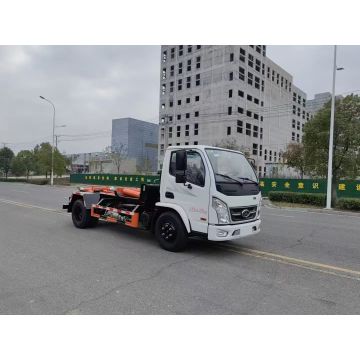 Мусоровоз с крюковым подъемником для эффективного управления отходами