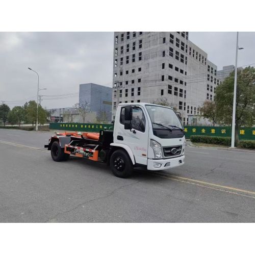 Мусоровоз с крюковым подъемником для эффективного управления отходами