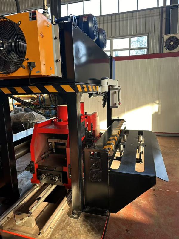 A flat bridge punching machine