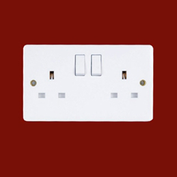 British Switched Socket DA409