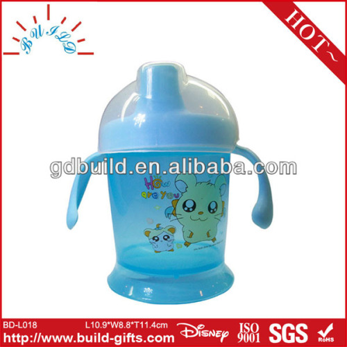 Baby feeding bottle with handle