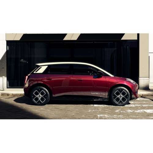 Aion UT technological and fashionable