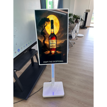 טוטם דיגיטלי פנימי רוטרי לברכת הלובי של המלון