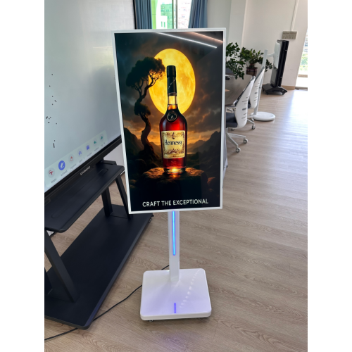 טוטם דיגיטלי פנימי רוטרי לברכת הלובי של המלון