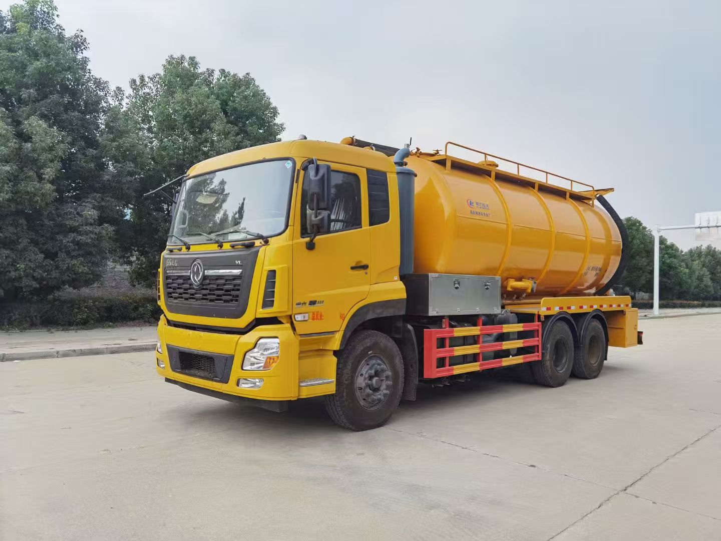 High Capacity 6x4 Dongfeng Sewage Suction Truck