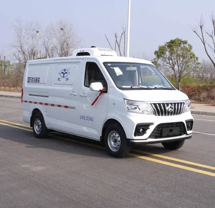 Changan Ruihang M80 refrigerated truck