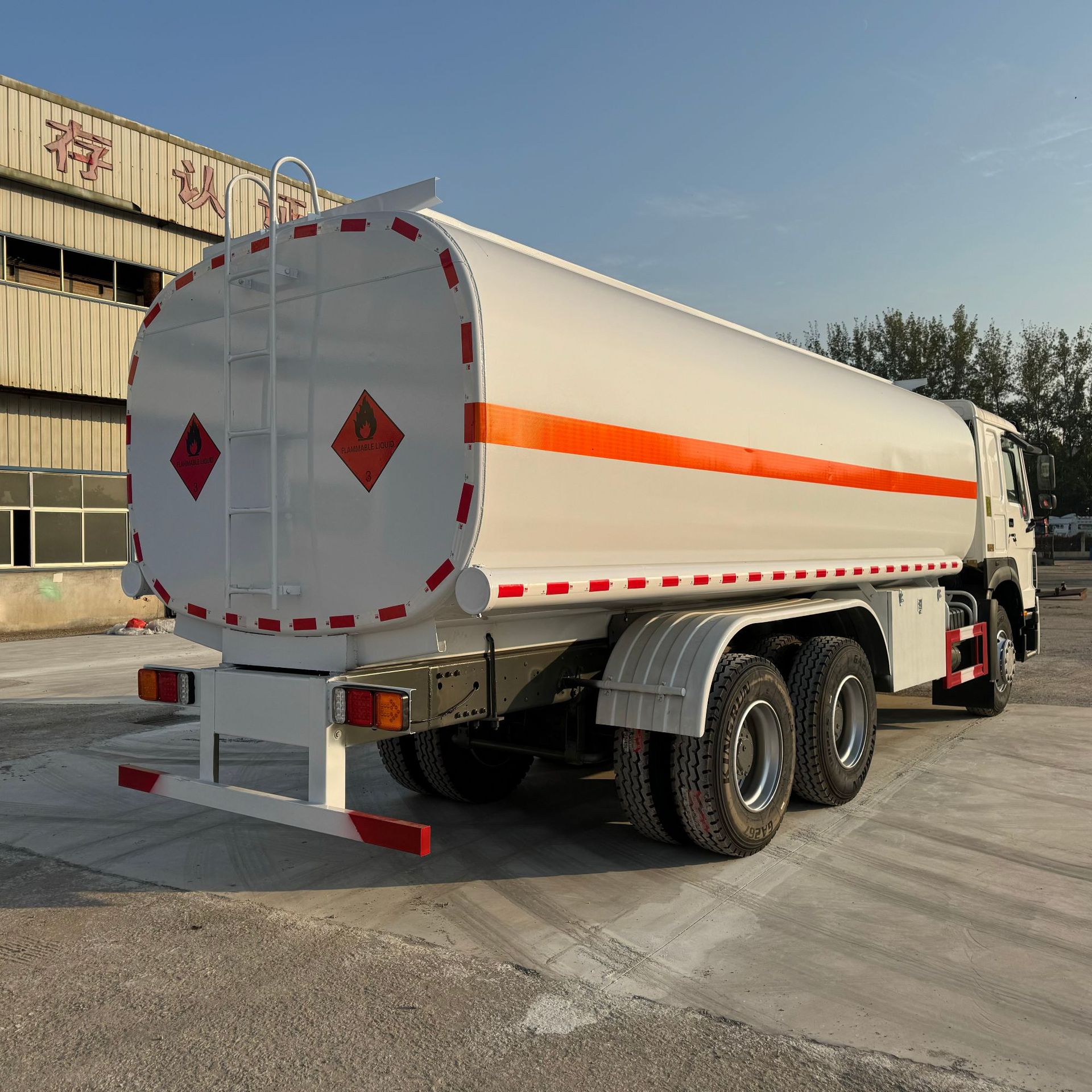 Oil Carrier Tank Truck09