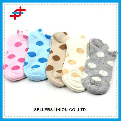 Cô gái trẻ dệt kim ống Sock màu Dots