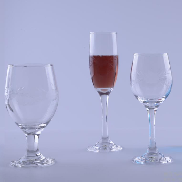 BR-8243long stem wine glasses cup with customized engraved pattern