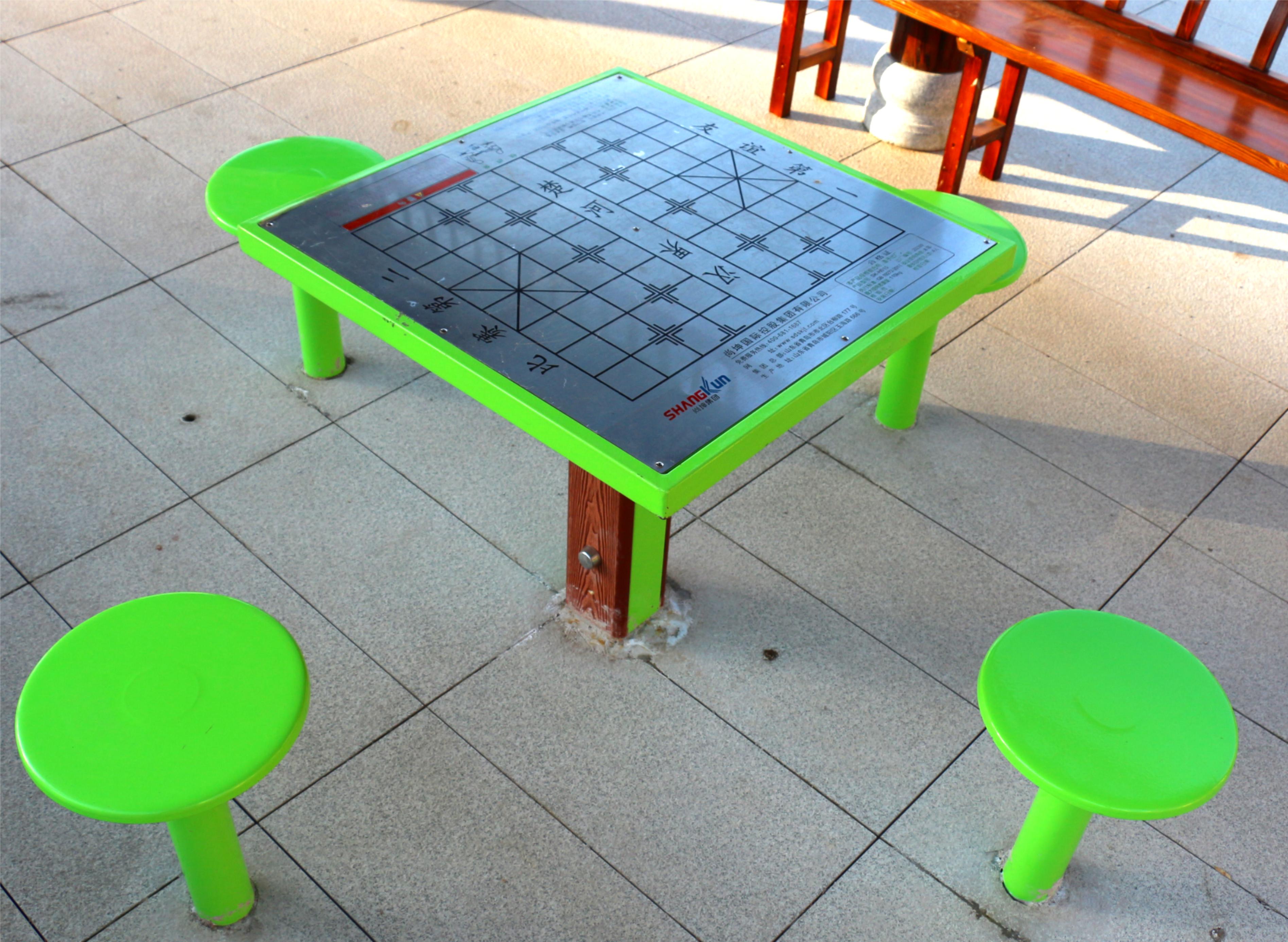 Outdoor fitness equipment