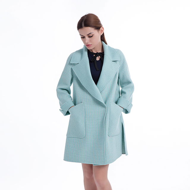 Fashion cashmere overcoat with lapel