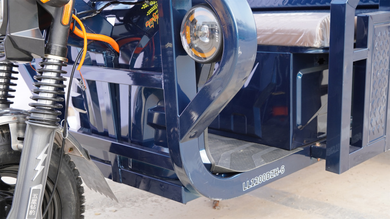 Electric Tricycle With 1.5-meter-high Rail Cargo Box