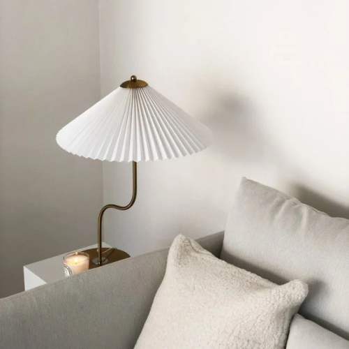 Retro Style Metal Table Lamp with European Design