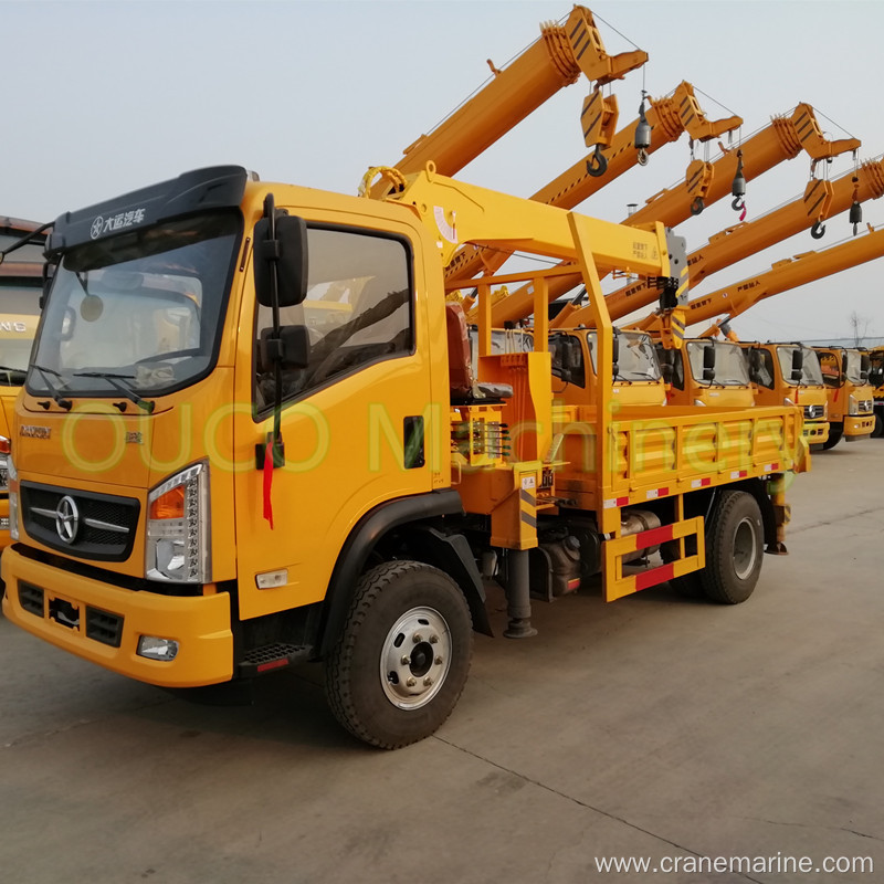 Popular Model 8 Ton Telescopic Boom Trailer Mounted Crane Truck For Sale