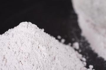 Transparent organic bentonite for drilling fluids