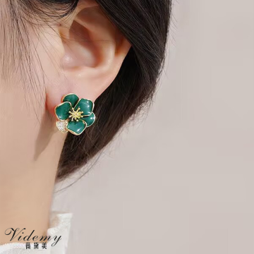 Chic Colorful Diamond Petal Studs for Modern Fashion