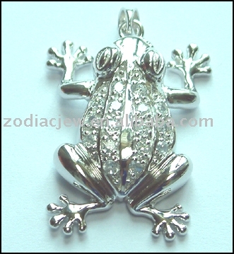 925 sterling silver pendant ( design of frog)