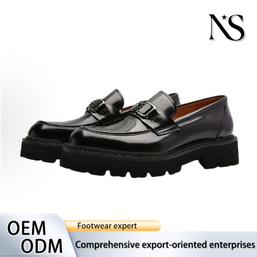 Loafers Tapak Chunky Buckle Kulit Paten Hitam