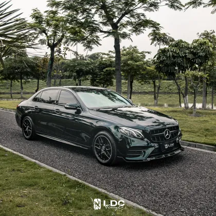 Glossy Diamond Emerald Car Wrap