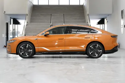 2024 VOYAH Chasing Light EV: Electric SUV with Hybrid Fuel Cell Options