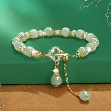 2023 Vintage Light Luxury Beaded Charm 팔찌와 여성을위한 진주와 지르콘