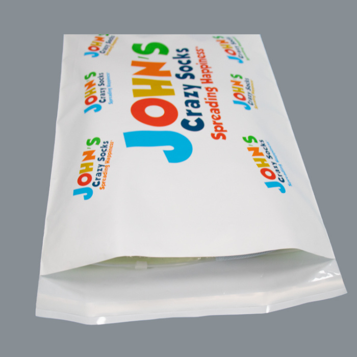 poly-mailer စိတ်ကြိုက်လိုဂိုစာပို့အိတ်များကိုထုပ်ပိုးခြင်း။