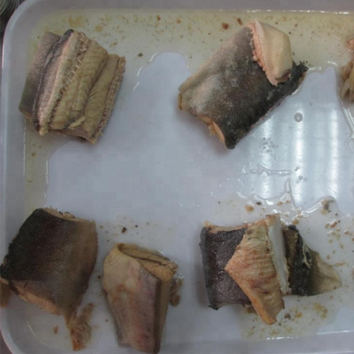 Salmón rosado enlatado en agua con sal añadida