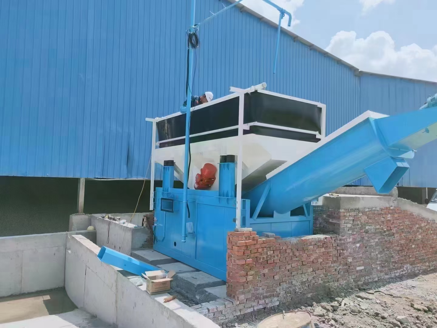 Sand and gravel separator