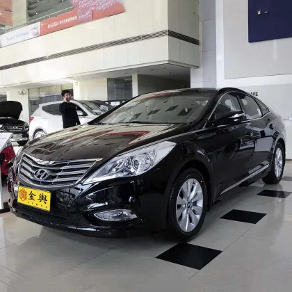 Classic flagship sedan Hyundai Azera 2011