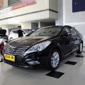 Classic flagship sedan Hyundai Azera 2011