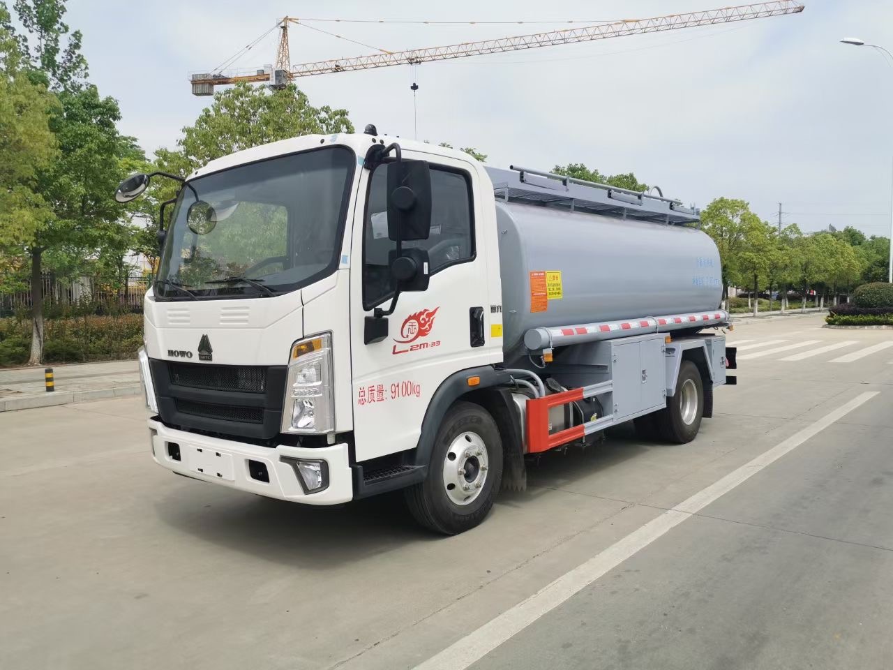 Innovative Fuel Tank Truck with State-of-the-Art Technology