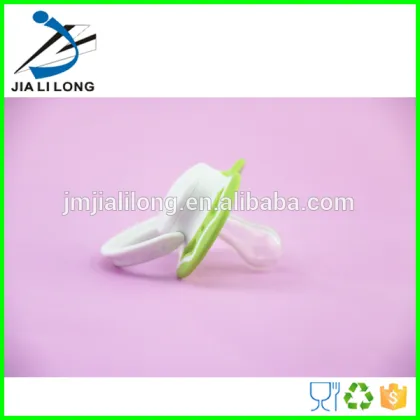 Customized bpa free silicone baby pacifiers soothers
