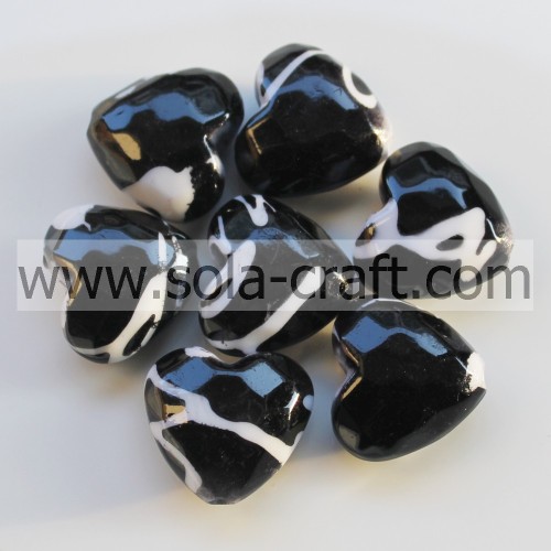 10 * 18 * 20MM Zeichnen Sie gemalte Farben Art Craft Heart Charm Beads Pattern