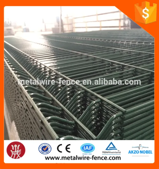 Powder coated wire mesh fence