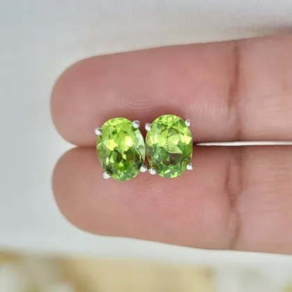 Exquisite Green Peridot Solitaire Simplicity Stud Earrings