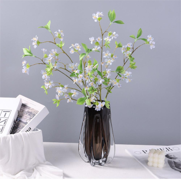 Trang trí hoa nhân tạo cho nhà và đám cưới