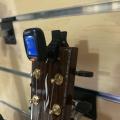 Tuner digital kromatik untuk gitar