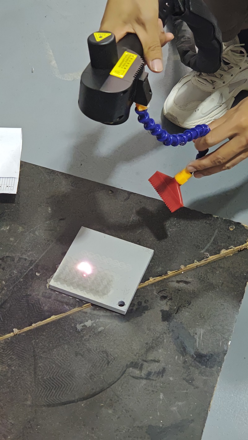 Chuke Intelligent Pulsed Laser Cleaning Equipment Completes Paint Removal and Sample Testing on Galvanized Sheets