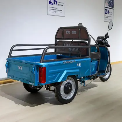 Three-wheeled electric commuter vehicle