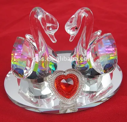 wedding decorations ,wedding gifts ,glass swan ,glass figurines