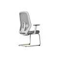 Silla de red simple y generosa con marco de arco