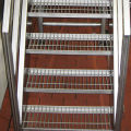 SERRATED Steel Grating digunakan untuk Platform