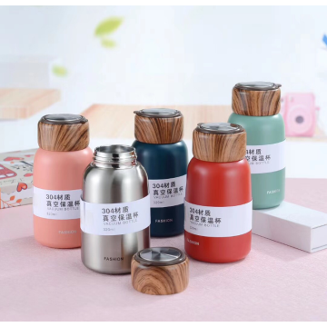 Small capacity portable vacuum flask with wood lid